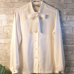 Vintage 70s Lavalliere/Pussy Bow Blouse